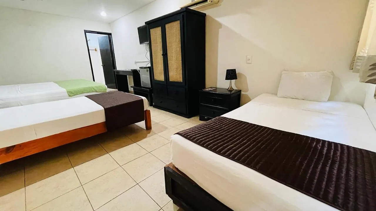 *****  Hotel B&B - 5Th Avenue Playa del Carmen Mexico